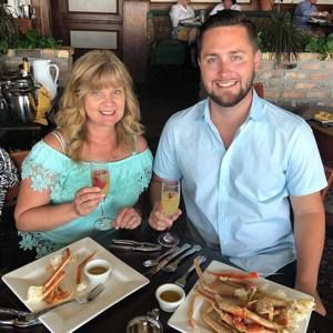 Meet your Posher, Leigh